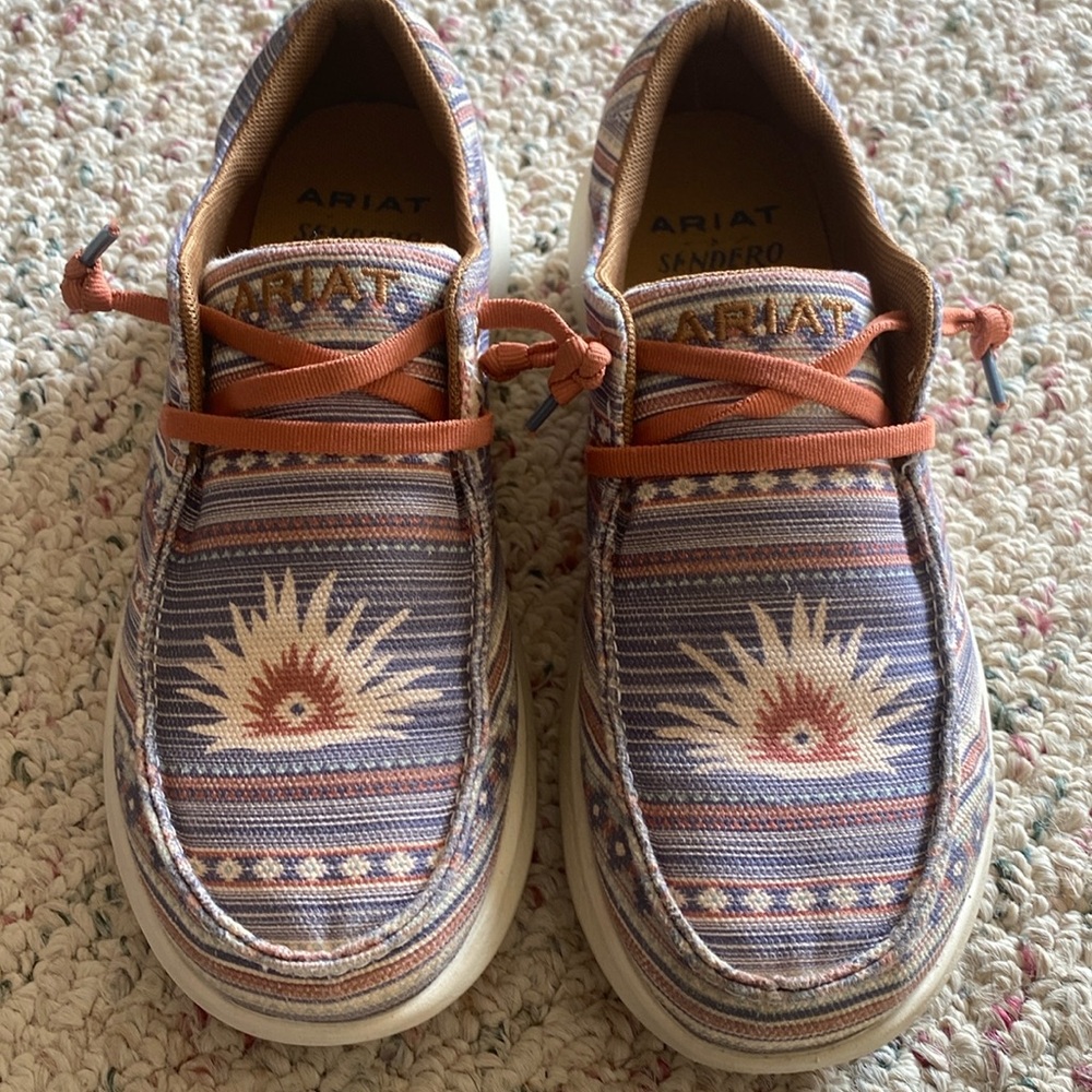 Women’s 6- Ariat Hilo Sendero Shoes (Blue Boquillas Print)
